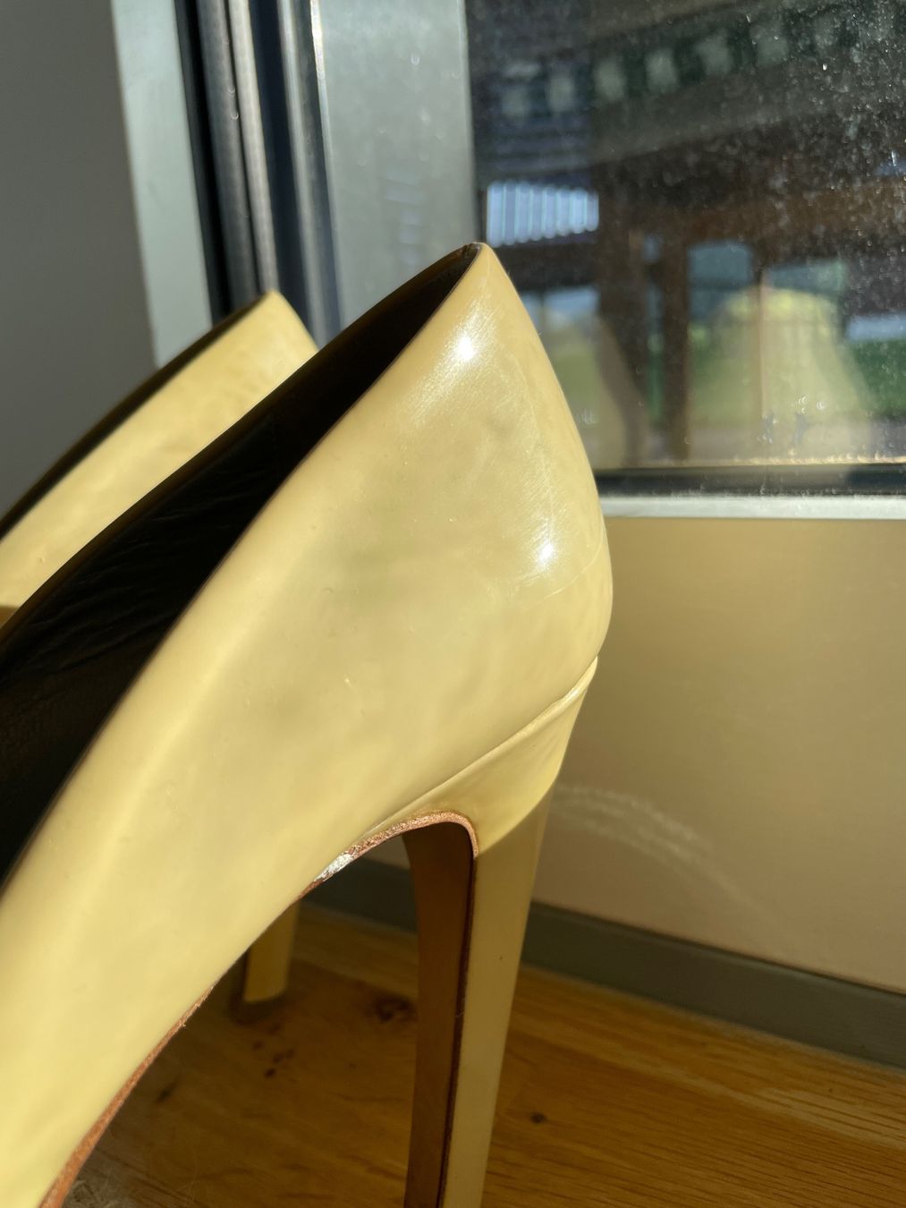 Navyboot Scarpe da donna: Navyboot Pumps in Butter Yellow – Usato da Einsiedeln venduto da loubi02 5