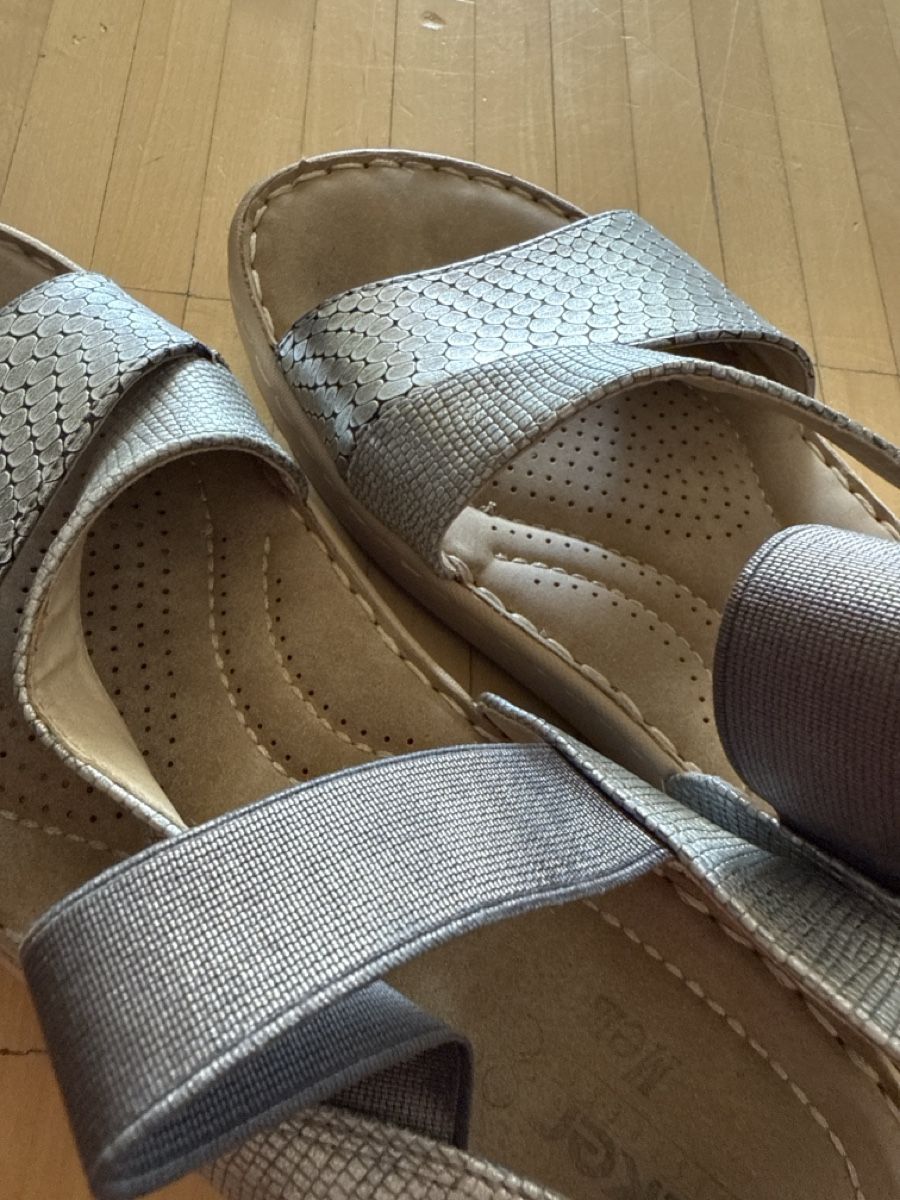 Damenschuhe: Damen Sandalen Silber Grösse 38 gebraucht – Gebraucht aus Möhlin von kic_lwb8 1