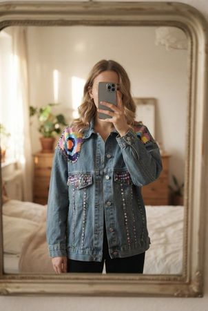 Oversize Jeansjacke hellblau mit Applikationen