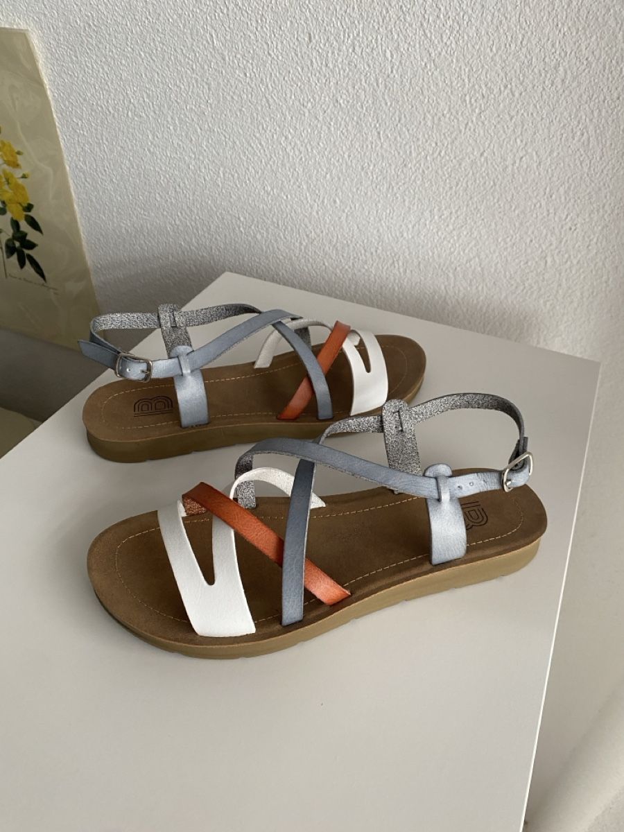 Scarpe da donna: New leather sandals – Nuovo (secondo la descrizione) da Rorschach venduto da vil_yt9d