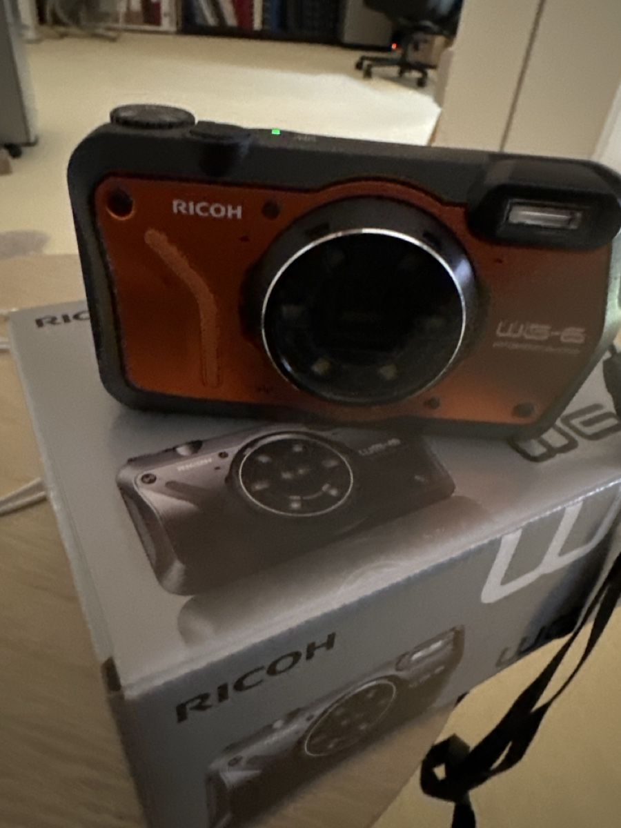 Ricoh Fotocamera: Ricoh W6 comme neuf  – Usato da Gland venduto da Vertigo2004 1