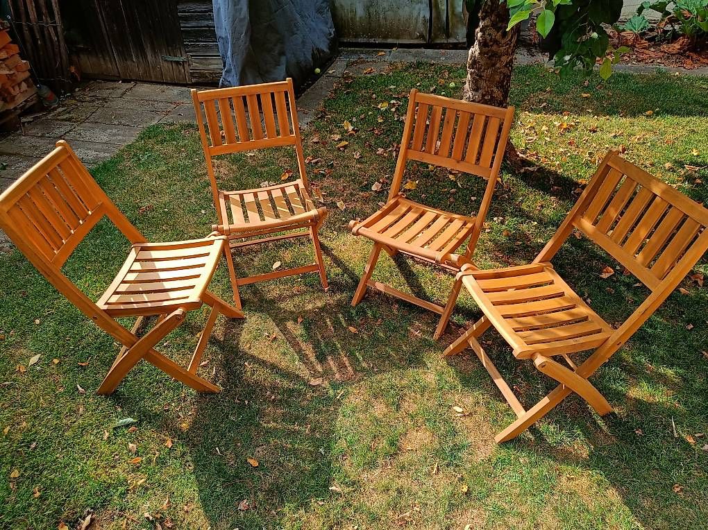 Stühle: Gartenholzstühle klappbar – Gebraucht aus Liestal von Robalani