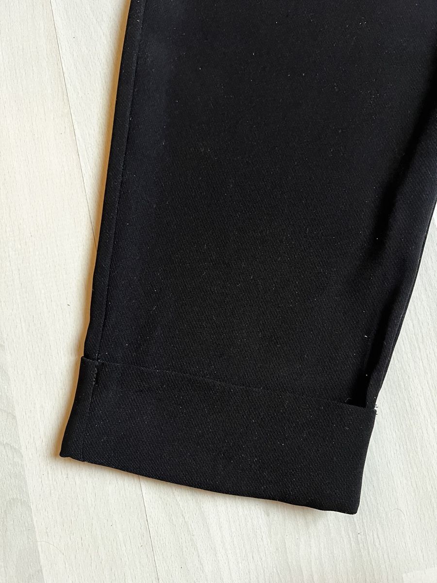 Pantaloni: Schwarze Stoffhose mit Gummizugbund - Grösse M  – Usato da Bern venduto da fla_yj25 2