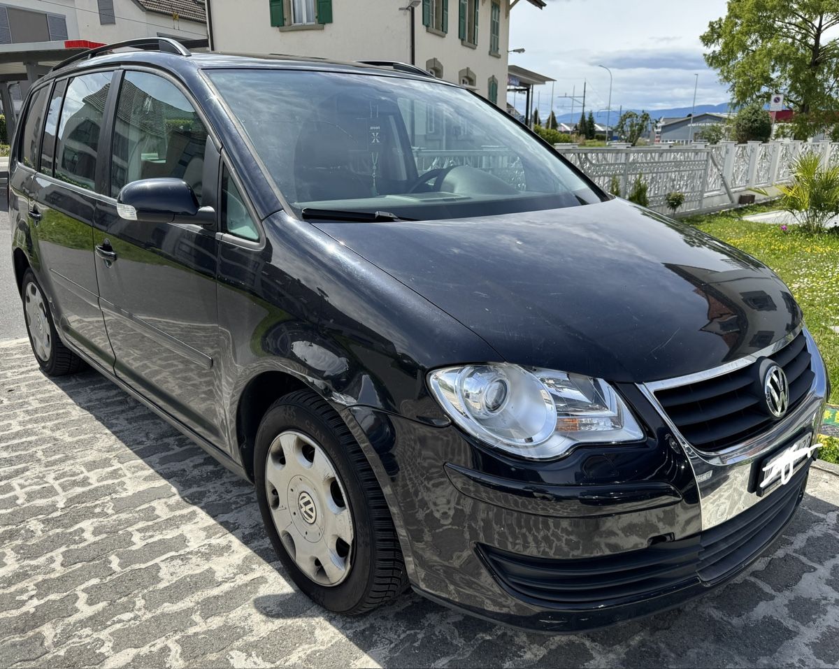 VW Automobili: vw touran 2.0 tdi – Usato da Corcelles-pres-Payerne venduto da ner_6p6k