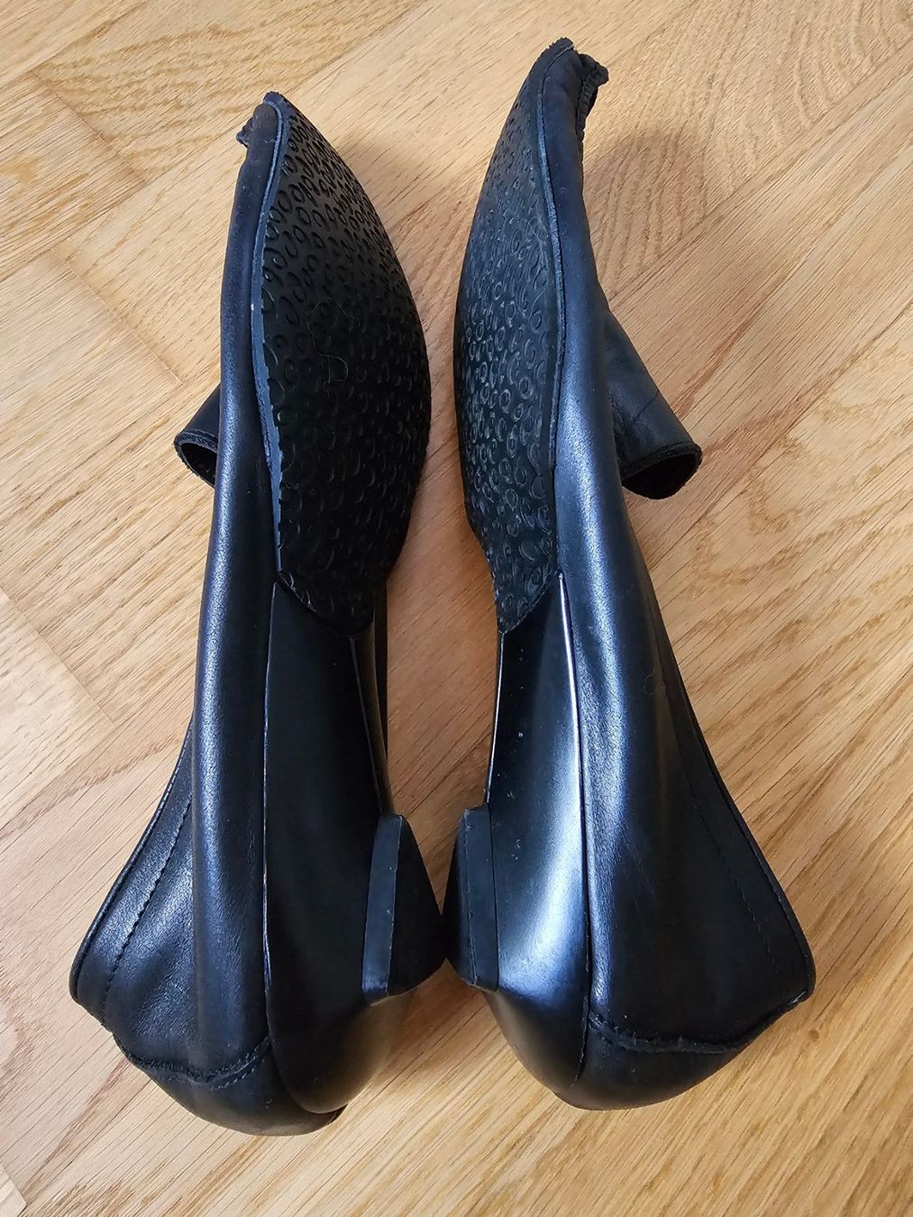 Scarpe da donna: Schwarze Echtleder Slipper - Elegante Schuhe! – Usato da Liestal venduto da Nerina5 3