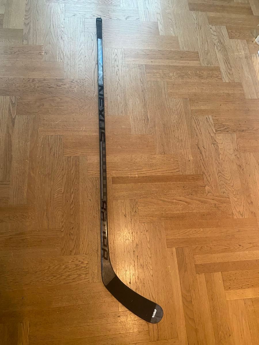 Bauer Stöcke & Schaufeln: Eishockeyschläger Bauer Nexus 8000 Senior – Gebraucht aus Herzogenbuchsee von Christen3