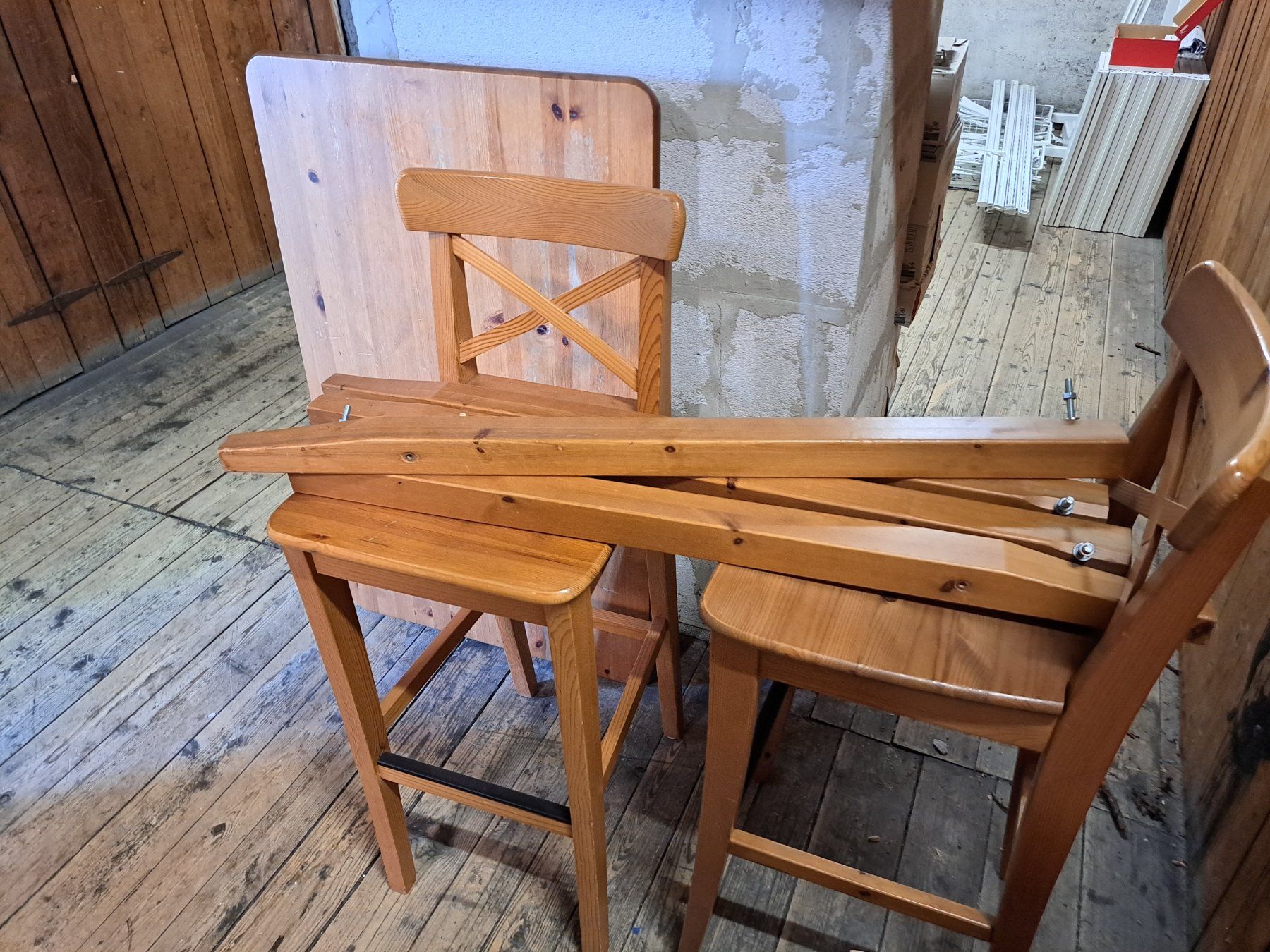 Tavoli: Esstisch und 2 Barhocker – Usato da Luzern venduto da Slsp6 2