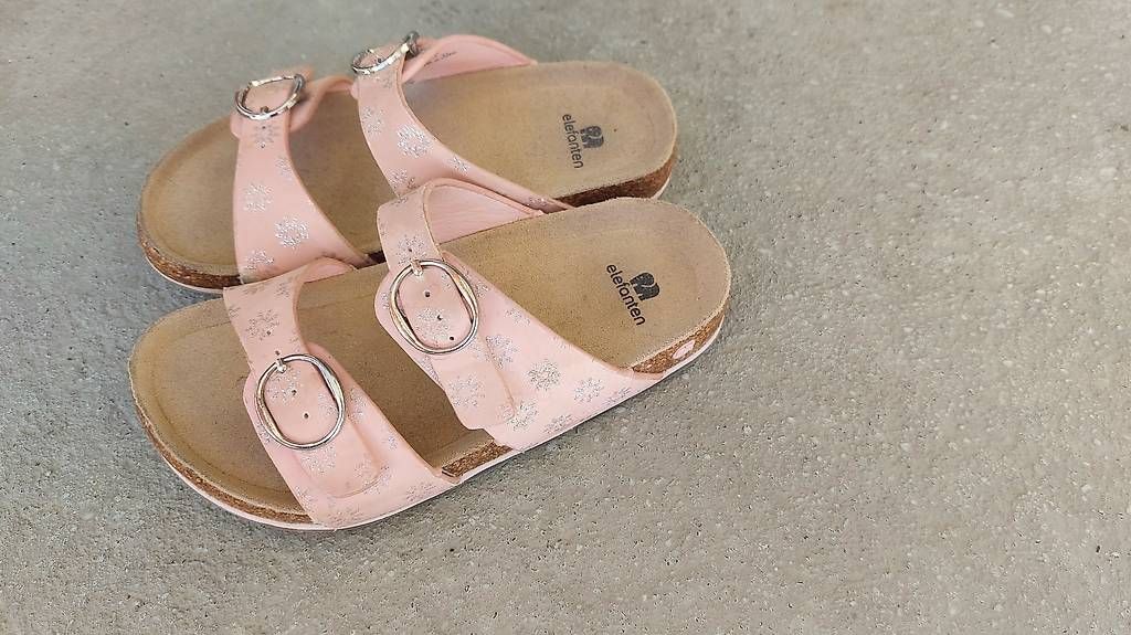 Scarpe per ragazze: Haussschuhe Elefanten 27 rosa mit Glitzer – Usato da Richterswil venduto da nimgruet