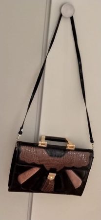 Handtasche / Umhängetasche aus Kunstleder im Kroko Design