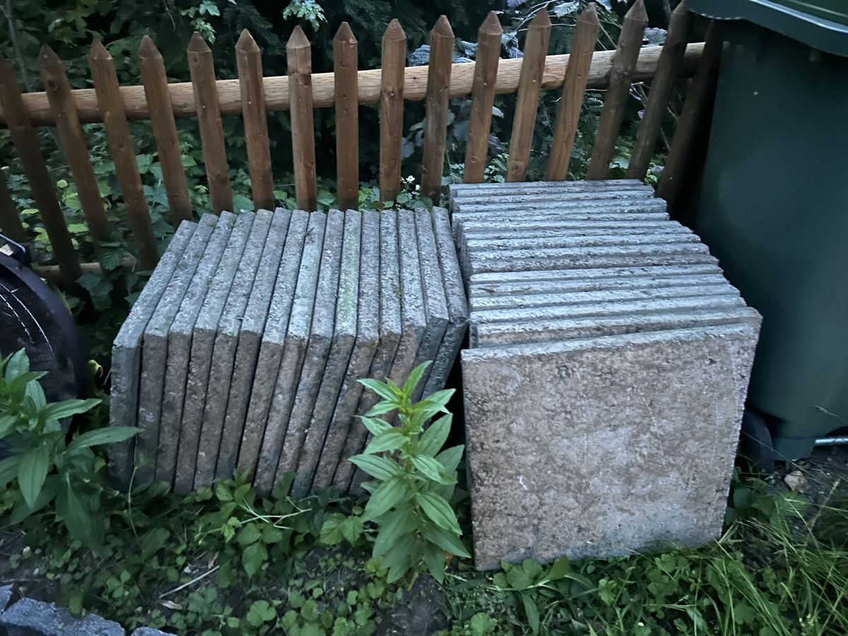 Rivestimenti per pavimenti: Gartenplatten 50x50cm  – Usato da Weinfelden venduto da DIY-Dude 1