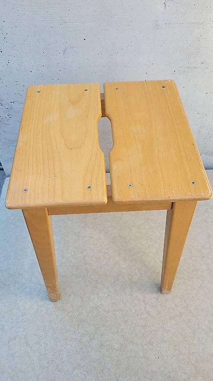 Sgabelli: Holzhocker massiv Vintage Hocker – Usato da Zofingen venduto da Loop_ReSale 1