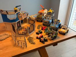Schleich Dino-Station mit vielen Fahrzeugen und Dinos