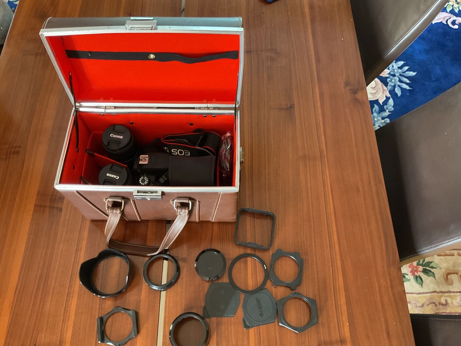 Canon Fotocamera: Canon EOS 700D avec objectif 18-55mm, flash et accessoires – Usato da Plan-les-Ouates venduto da jac_stj2 3