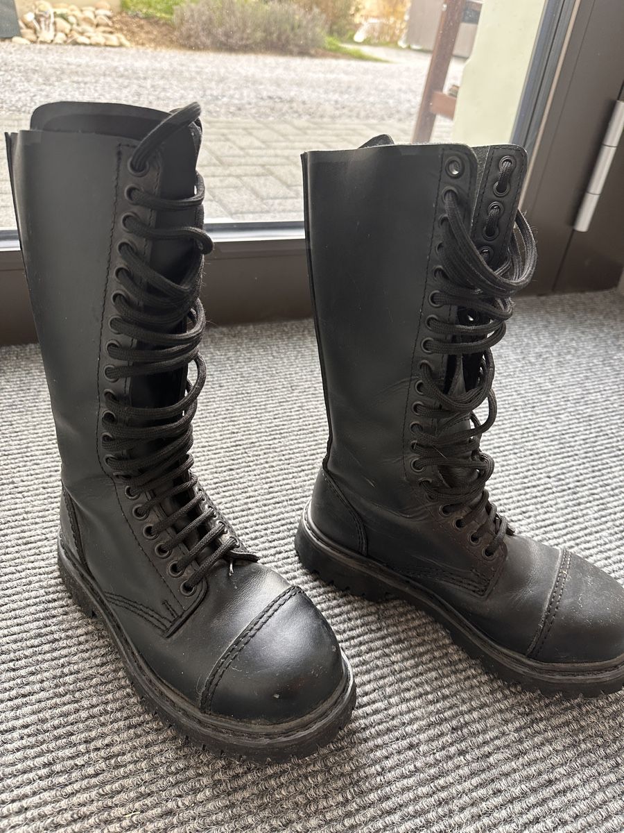 Scarpe da donna: Schnürstiefel, Gothic – Usato da Schinznach-Dorf venduto da Hpurzel