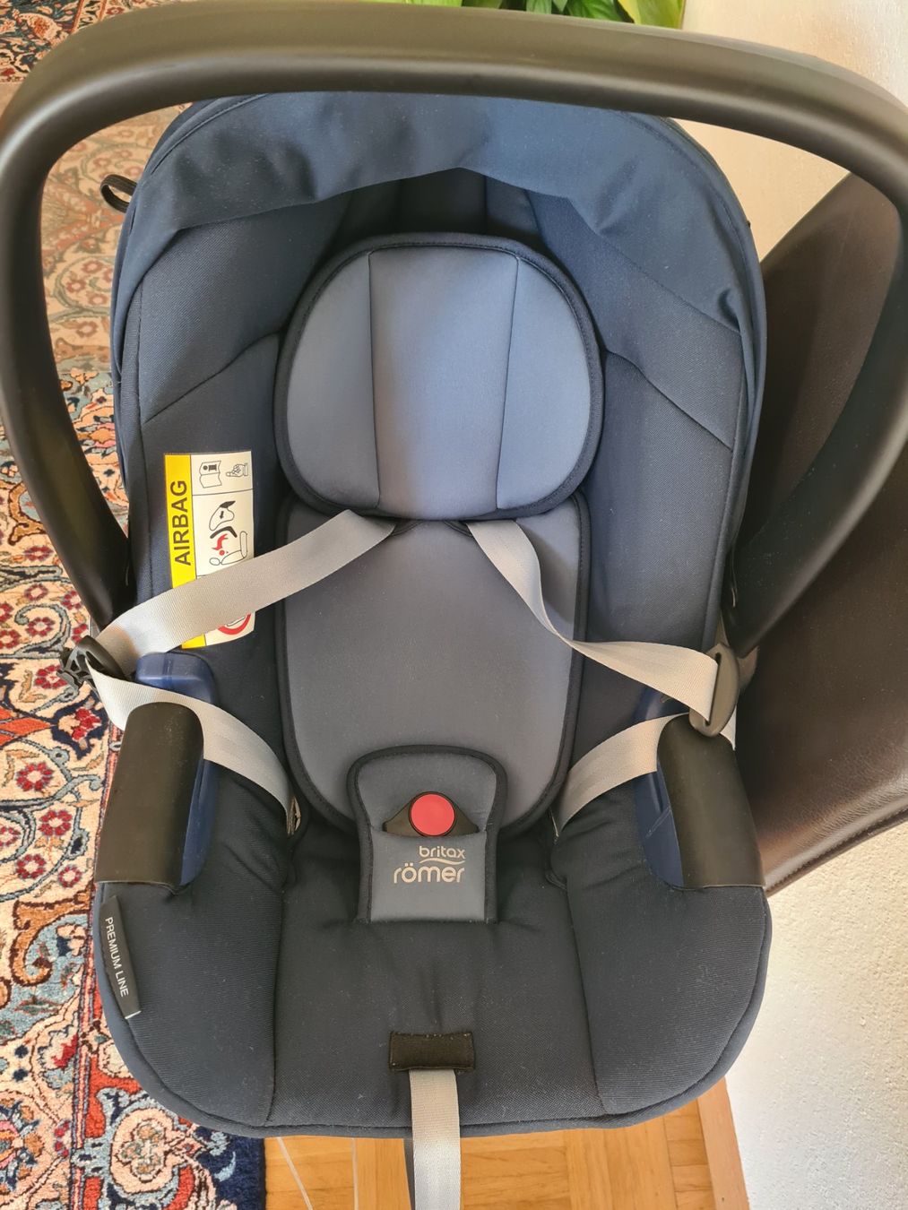 Britax Römer Auto-Kindersitze: Babyschale Römer Britax inkl.Isofixbasis – Gebraucht aus Riehen von OracleData 1