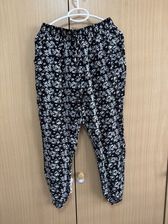 Chicoree Stoffhose schwarz Blumenmuster Gr. 38