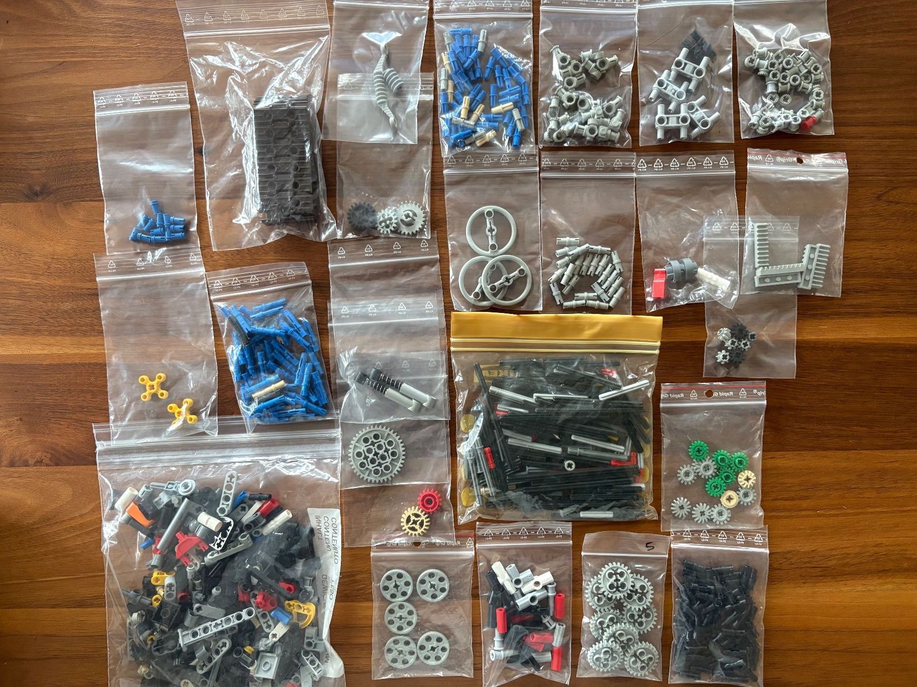 Lego Kit di costruzioni: Lego Technic: Zahnräder und viele weitere Technic Teile – Usato da Schwändi GL venduto da Lego_und_co