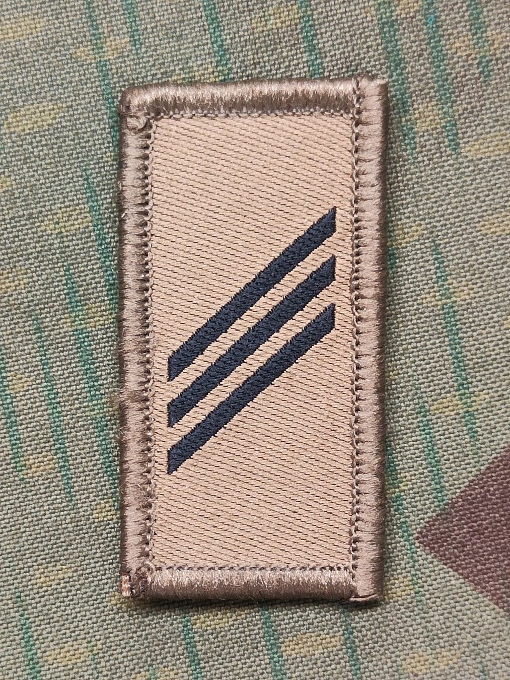 Schweizer Armee Placchette & Badge: Gradabzeichen Obergefreiter, Variante 3 – Usato da Bauma venduto da SwissMilitaria