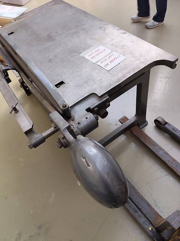 Tavoli: Schneidetisch antik – Usato da Winterthur venduto da Sjo_van_Roo 3