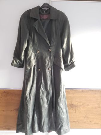 Vogue Mantel Leder Ukraine Spende
