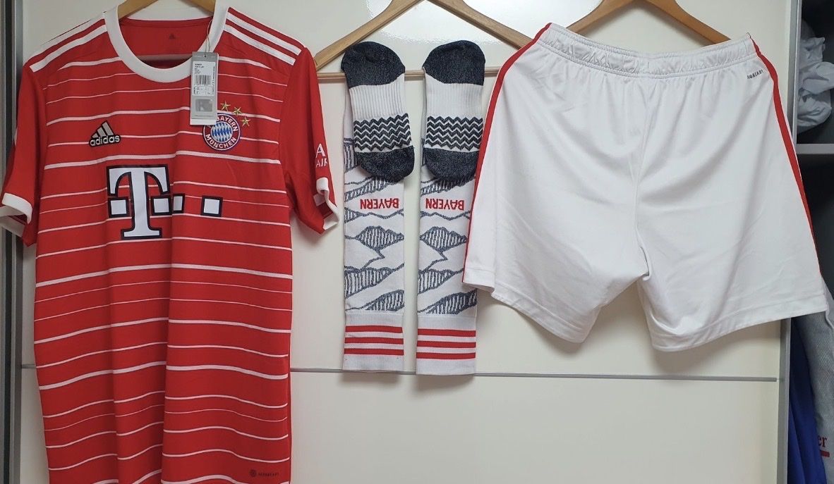 Bayern München Canottiere & Pantaloni: Komplettes Bayern München 2022/23 Player Version grosse L – Nuovo (secondo la descrizione) da Maienfeld venduto da tobeyl2020 1