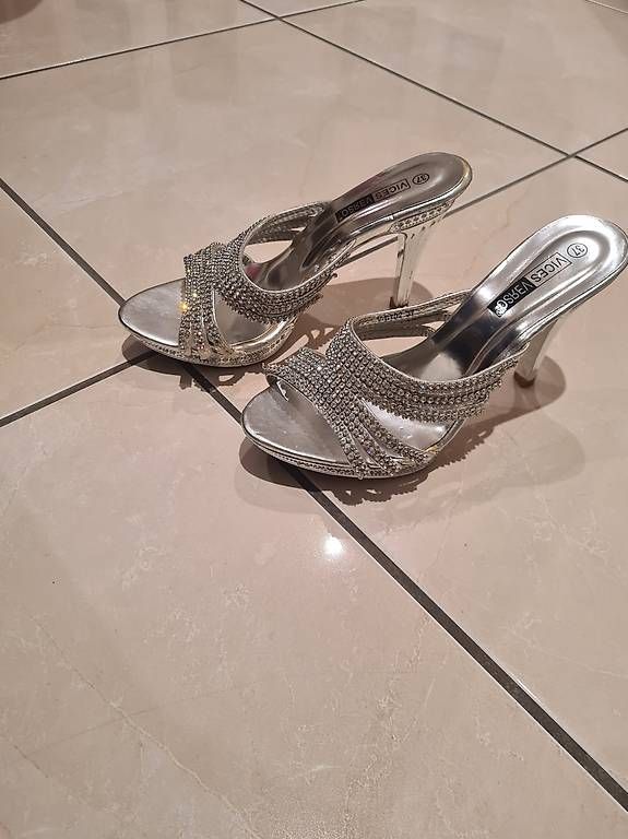 Scarpe da donna: Highheels mit Strasssteine silber Gr. 37 – Usato da Erlen venduto da danilo1701 1