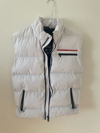 Prada Weste LR-HX017 weiss mit Kapuze neuer Zustand