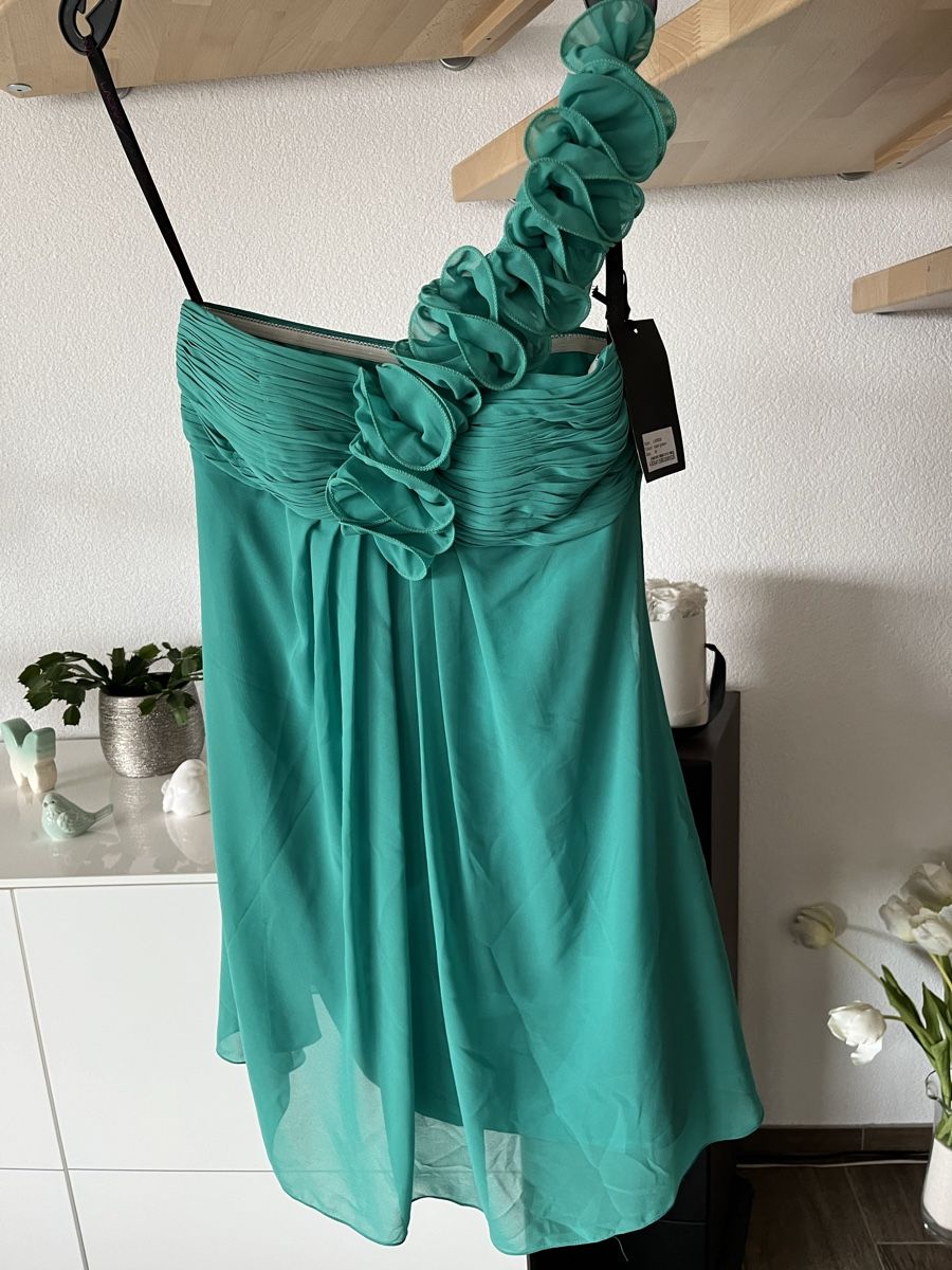 Robes: Schönes Kleid/ Festkleid – Neuf (Voir description) à Wollerau par Garten1957
