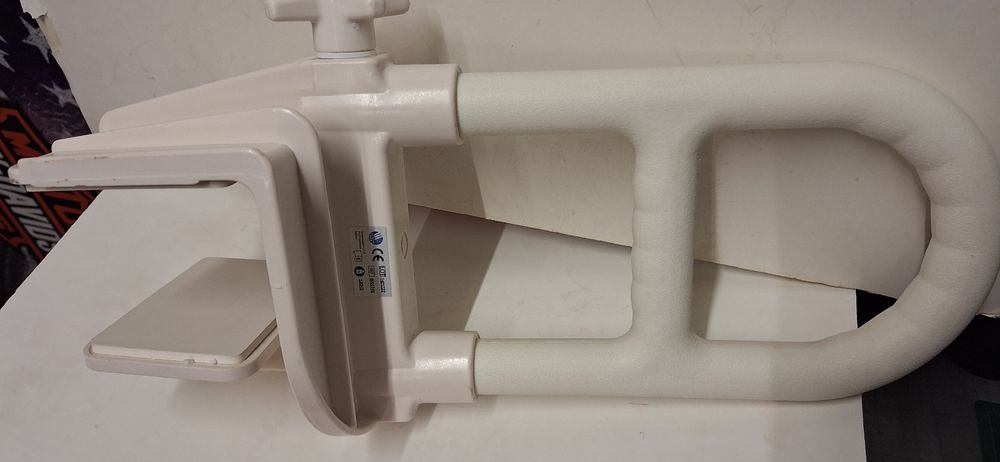 Supporti a parete: Sicherheits Griff für Bad und WC – Usato da Brugg AG venduto da bacbac5757 1