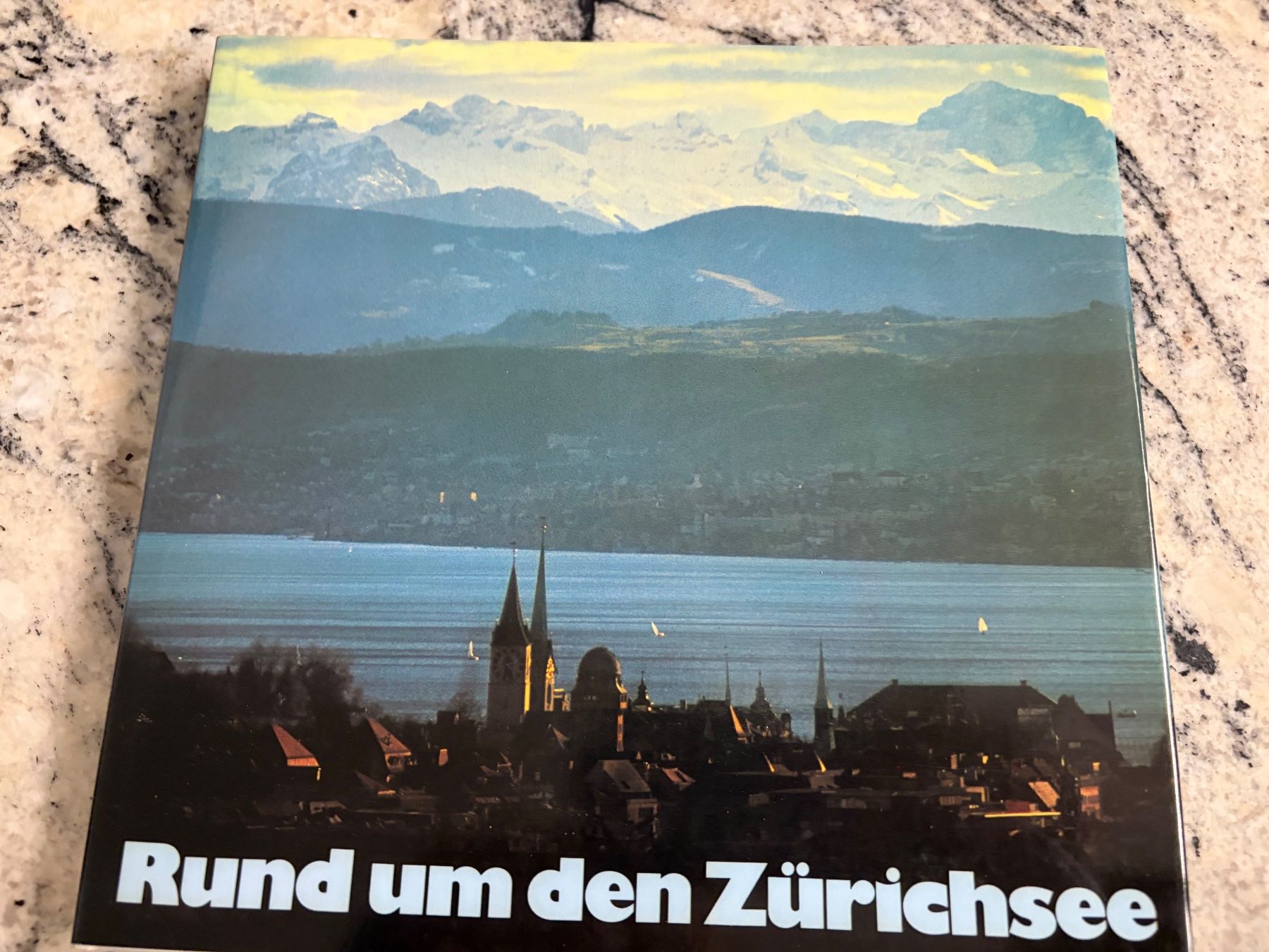 Libri: Buch Rund um den Züri See – Usato da Thalwil venduto da Sommerwende