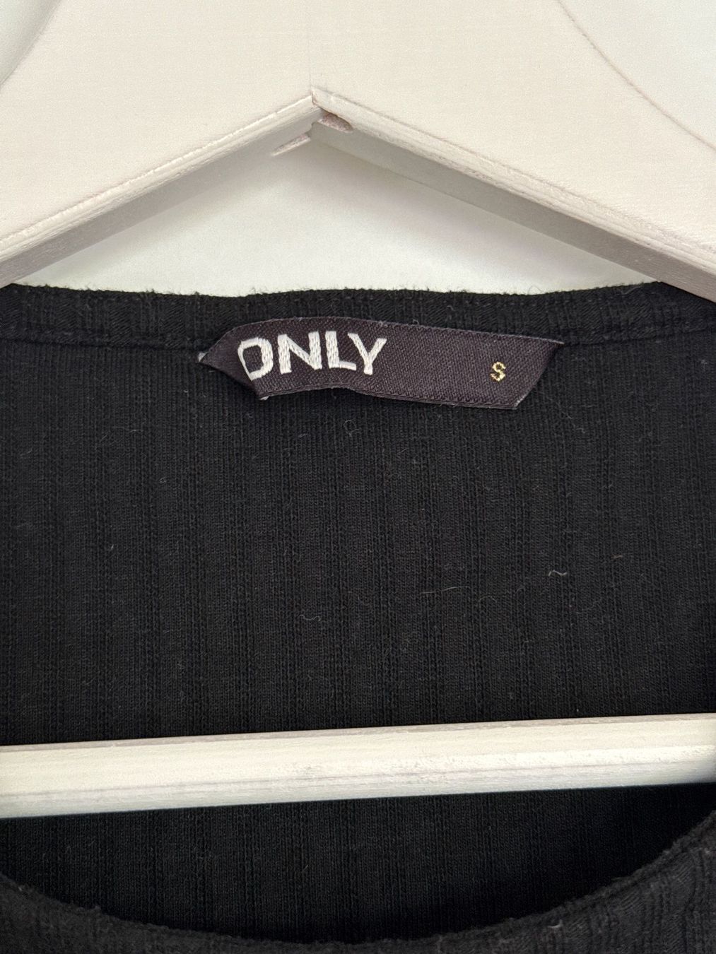 Only T-Shirts: Basic T-Shirt von Only Gr.S – Gebraucht aus Schönenwerd von d.chiara 1