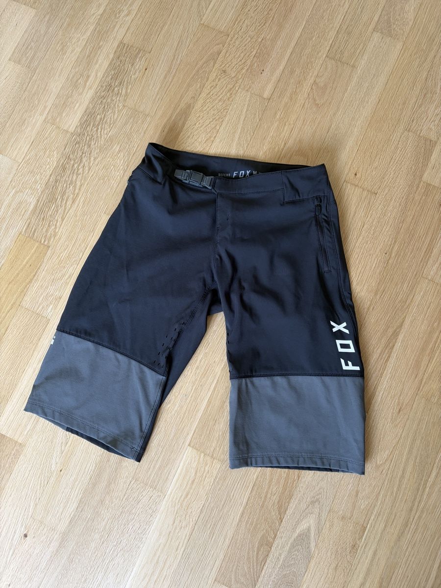 Fox Pantaloni: Fox Defender Bikeshort Damen – Nuovo (secondo la descrizione) da Hasliberg Hohfluh venduto da kus_5wpz