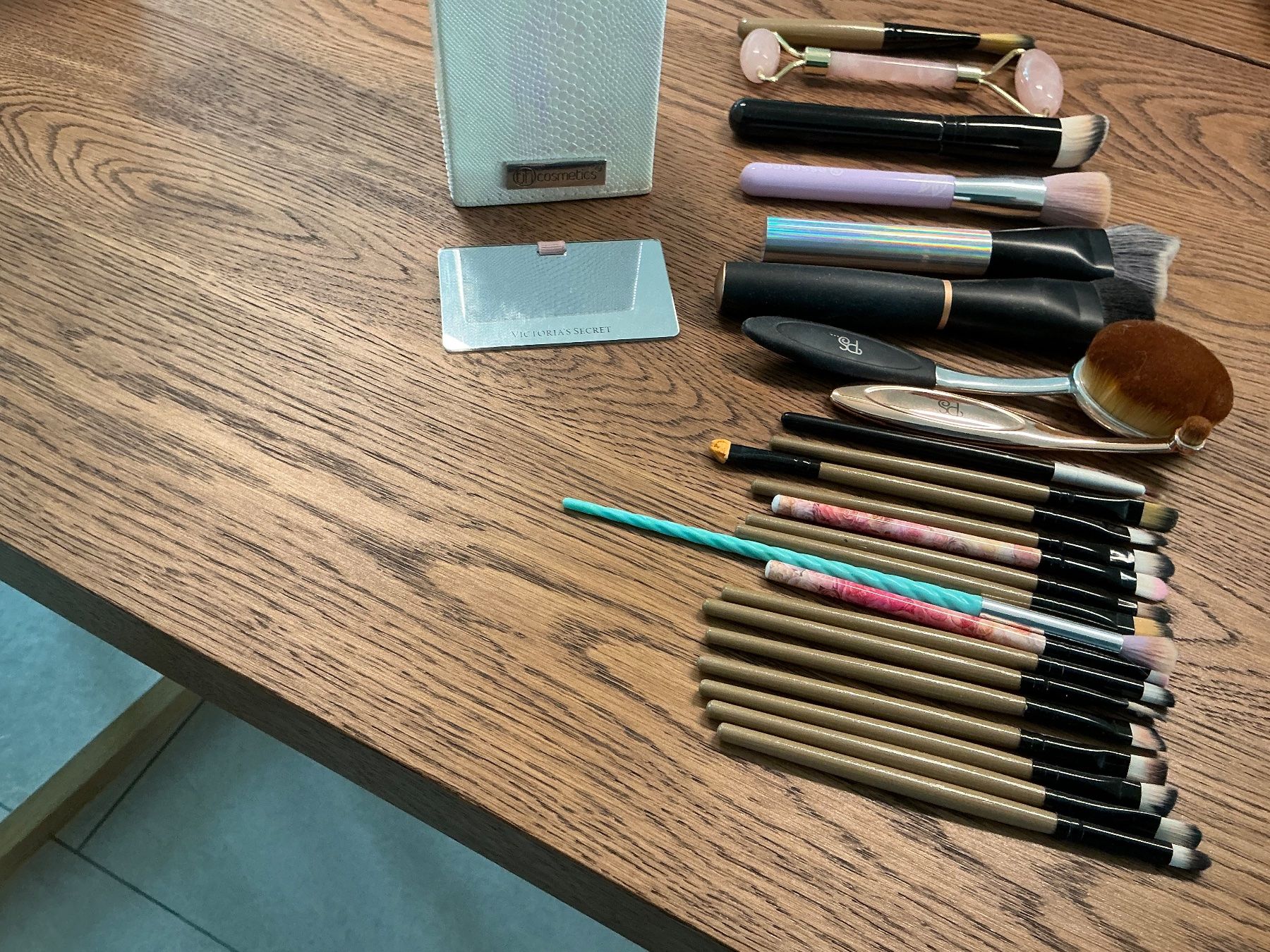 Make-up: Pinsel Set mit Behälter und Spiegeli – Gebraucht aus Würenlos von Chicca2004 1