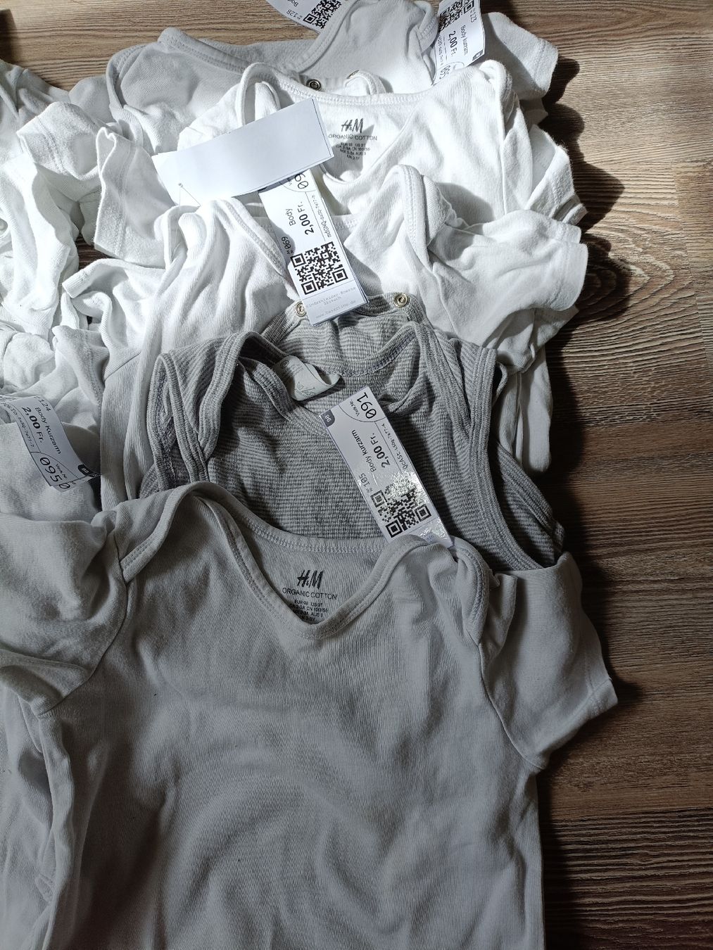 H&M Lotti di vestiti: Bodyset Kurzarm Gr.98 – Usato da Tenniken venduto da Pasci1990 2