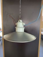Lampe antik Porzellansockel mit Aluschirm