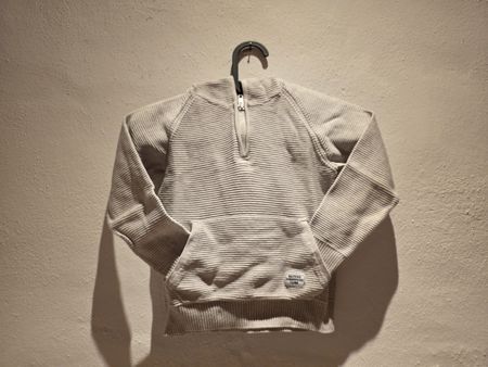 Pull léger pour enfant, parfait pour la mi-saison!