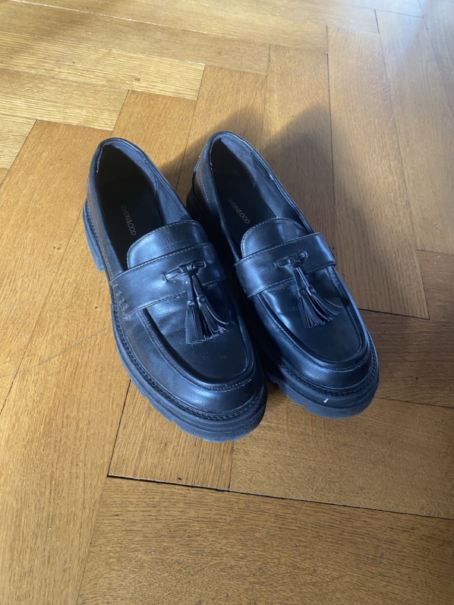 Scarpe da donna: Schwarze Loafers – Usato da Bern venduto da ilon4