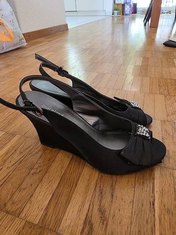 Scarpe da donna: Schwarze Pumps – Usato da Rieden AG venduto da WhitePeach