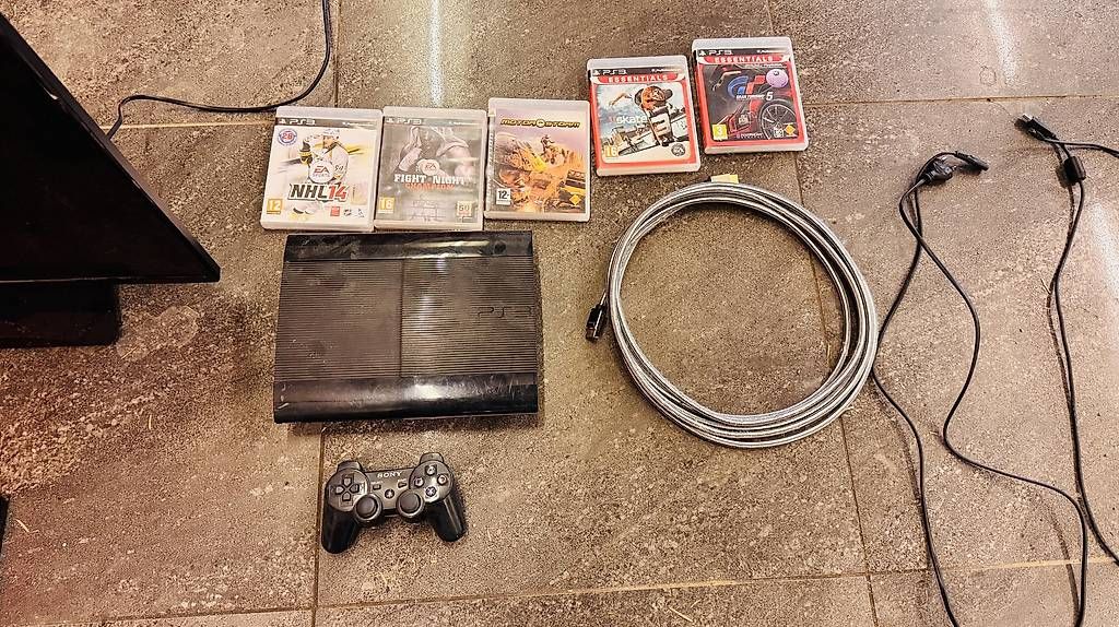 Sony Konsolen: PlayStation 3 mit Bildschirm und Zubehör – Gebraucht aus Urswil von Oldicenter 1
