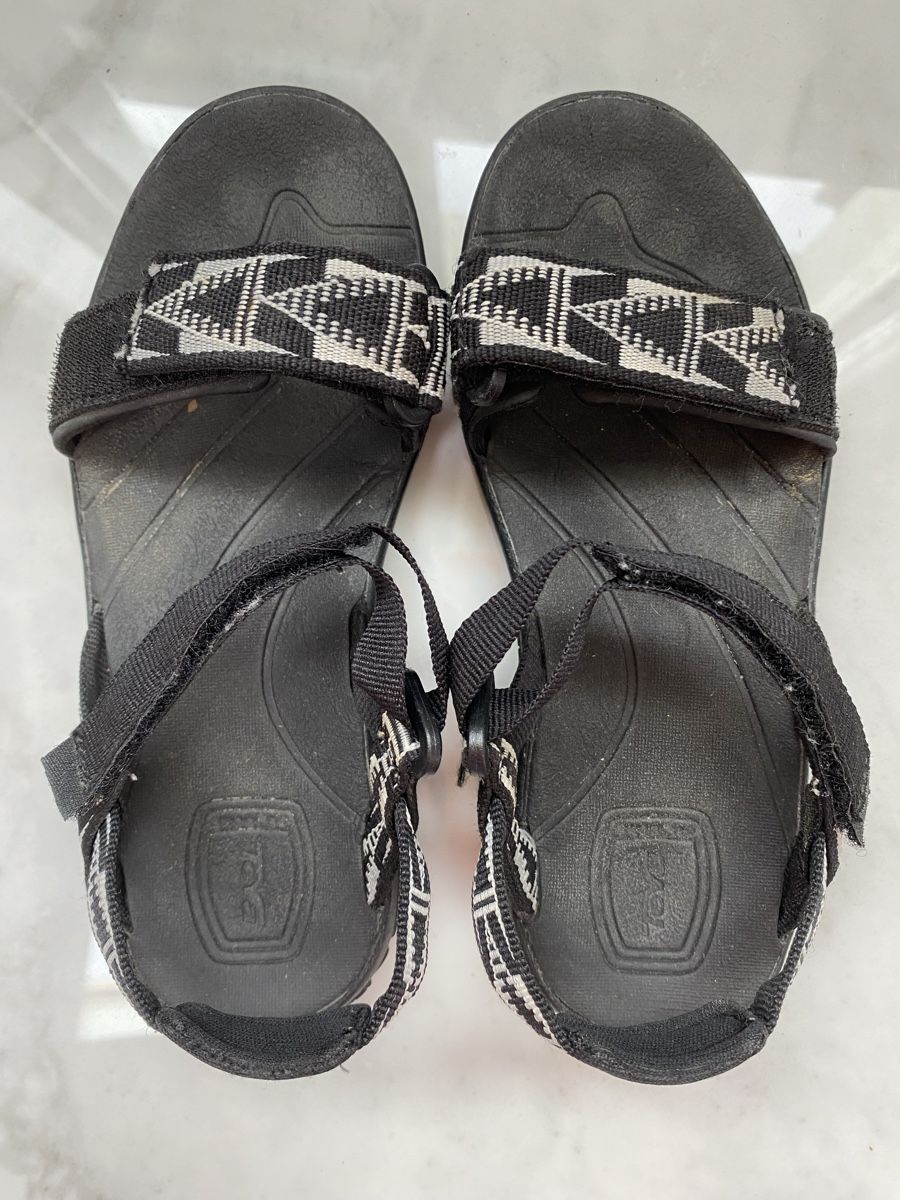 Teva Scarpe per ragazze: Mädchen Sandalen von Teva Gr. 32 – Usato da Estavayer-le-Lac venduto da Mimmy02 2