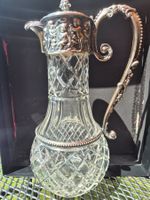 Carafe en cristal et métal argenté décorée d'angelots