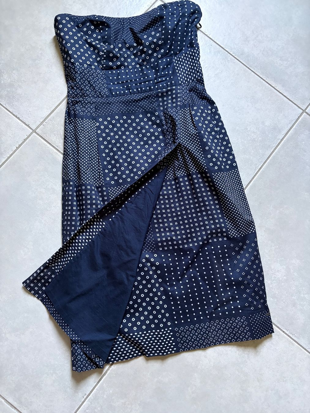 Tommy Hilfiger Vestiti: Robe bustier Tommy Hilfiger bleu imprimé taille S – Nuovo (secondo la descrizione) da Vallamand venduto da joa_6v5n 1