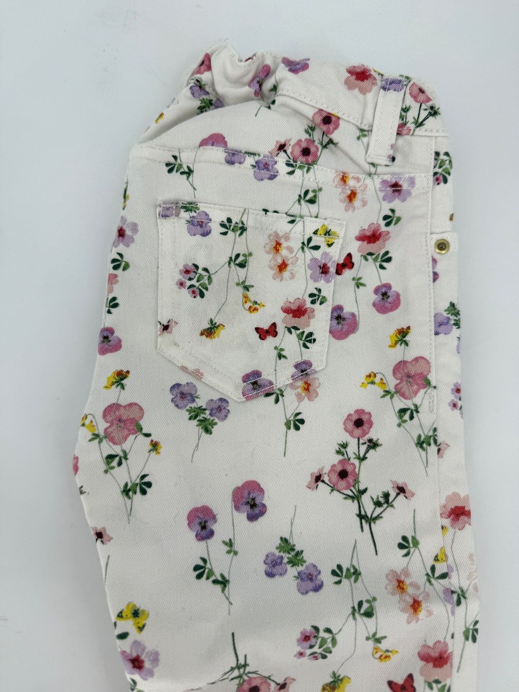 H&M Hosen: Mädchen Jeans mit Blumenmuster Gr. 116 von H&M – Gebraucht aus Auenstein von moin. 2