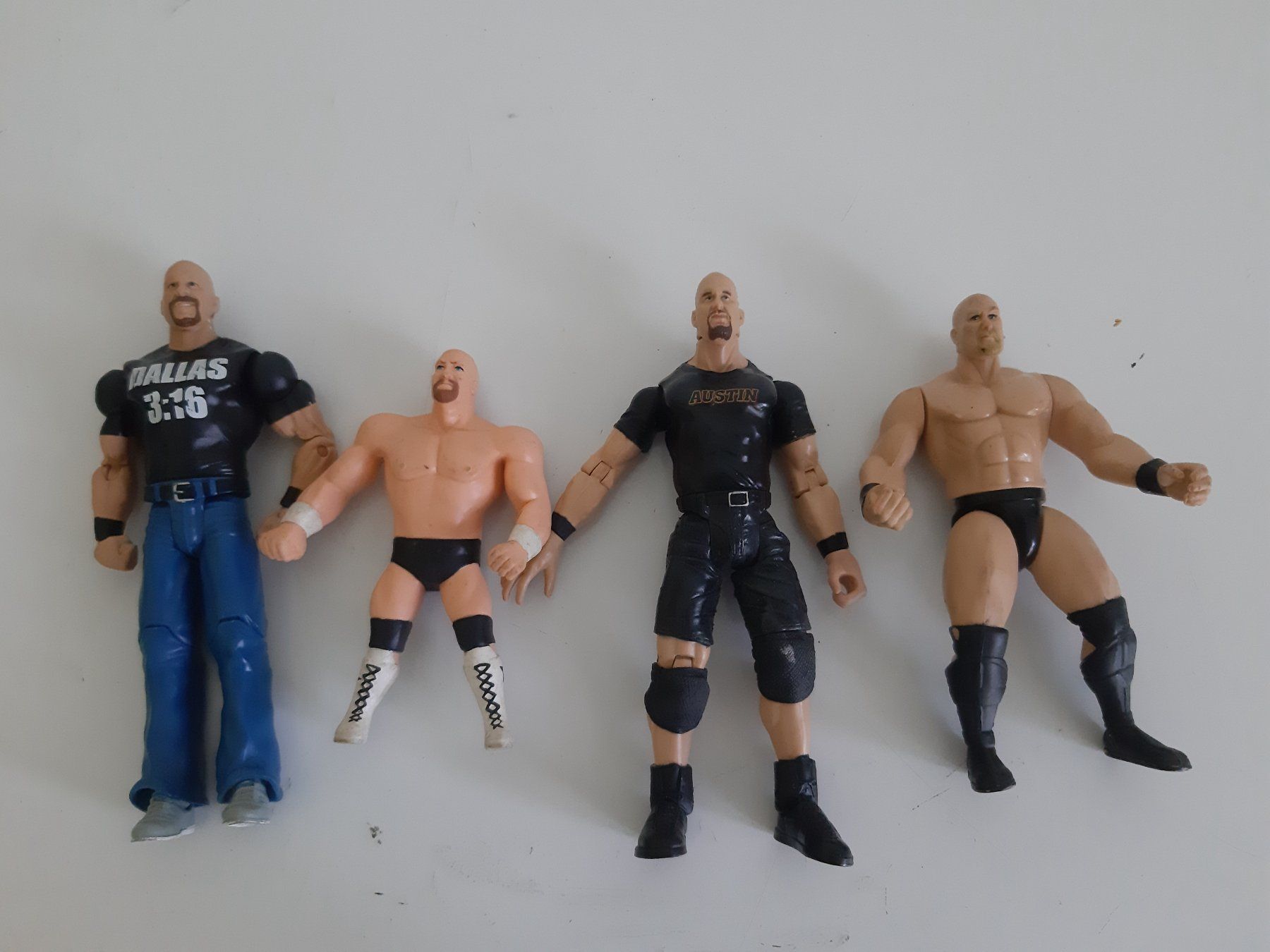 WWE Figurines: WWE Lot  4 Action Figure - "Stone Cold" Steve Austin – D'occasion à Buchs SG par Bray_Law 1