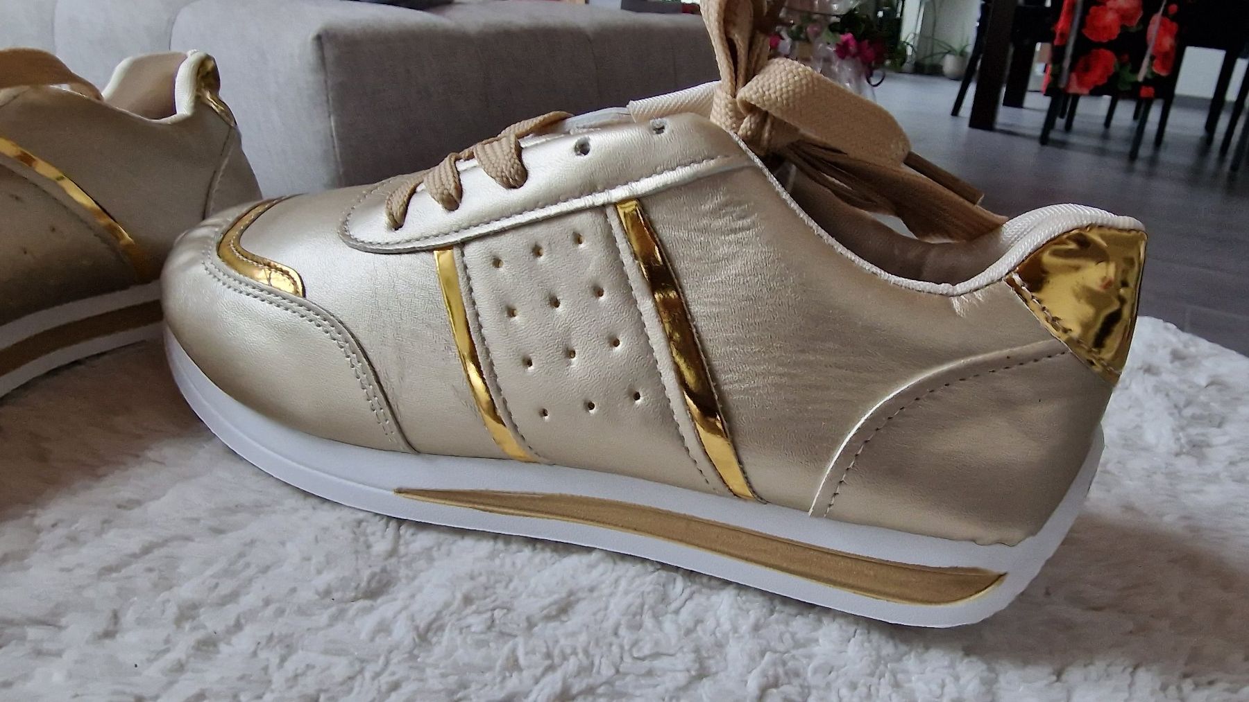 Scarpe da donna: Turnschuhe / Sneaker Gold NEU – Nuovo e nell'imballaggio originale da Wil  AG venduto da Kfloh 1