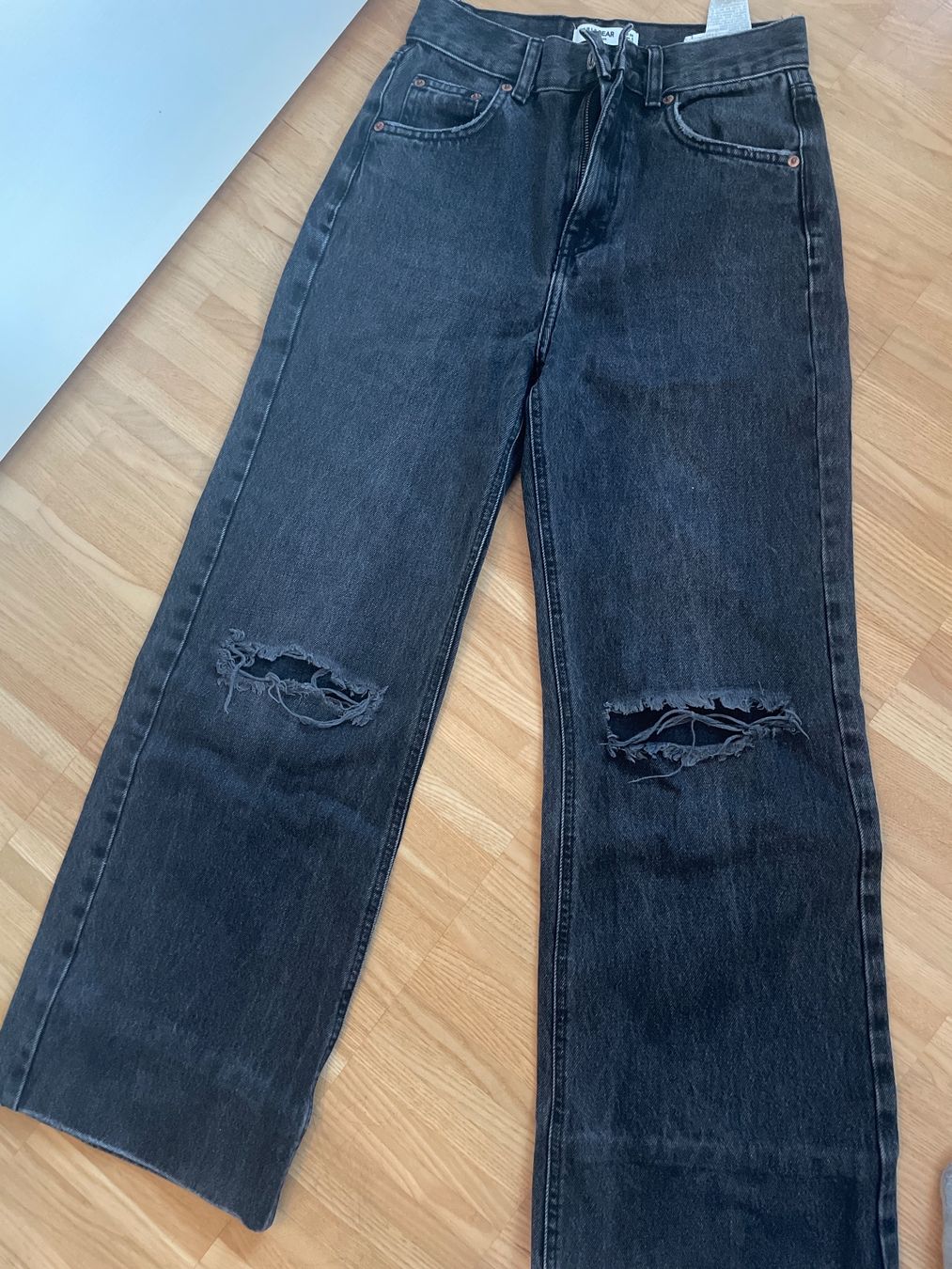 Pull&Bear Jeans: Schwarze Baggy Jeans mit Löcher – Usato da Männedorf venduto da ali_5krk