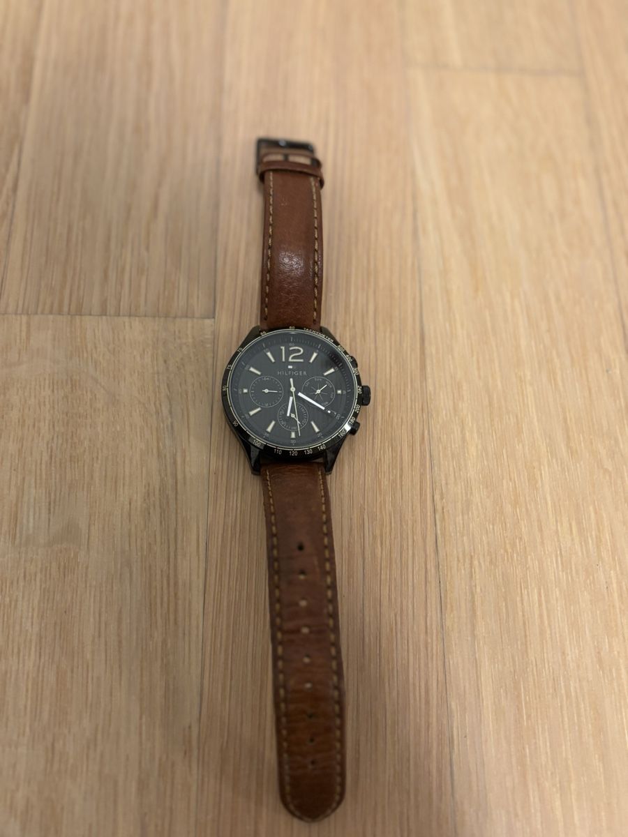 Tommy Hilfiger Uhren: Montre Tommy Hilfiger, cuir brun – Gebraucht aus Fribourg von pythont01