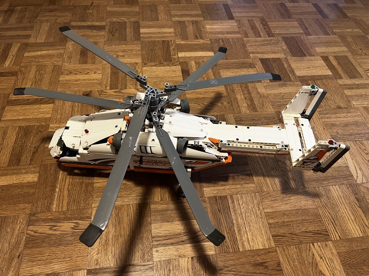Lego Kit di costruzioni: LEGO Technic 42052 Heavy Lift Helicopter, gebraucht  – Usato da Zürich venduto da lin_t7wr 4