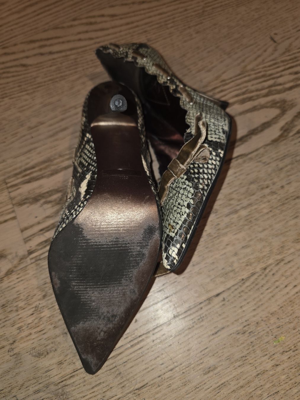 Guess Scarpe da donna:  Guess Milano Schlangenoptik Grösse 37 – Usato da Basel venduto da kar_jz7f 3