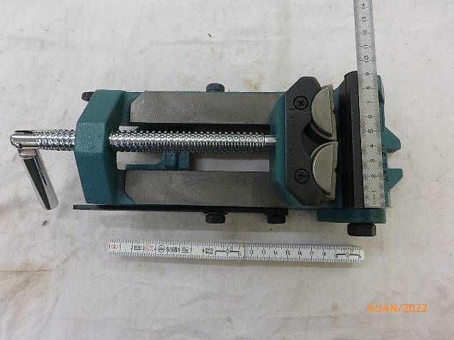 Alle Werkzeuge: Etau à machine inclinable - mordache 90 mm – Gebraucht aus vessy von alainracine